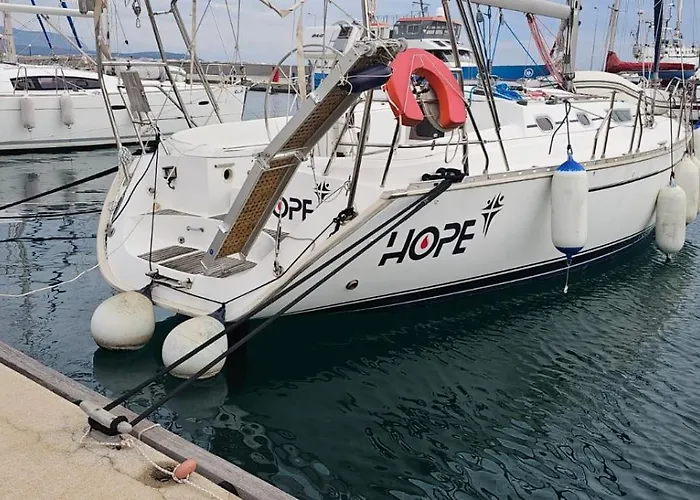 船上ホテル Hope Boat 42